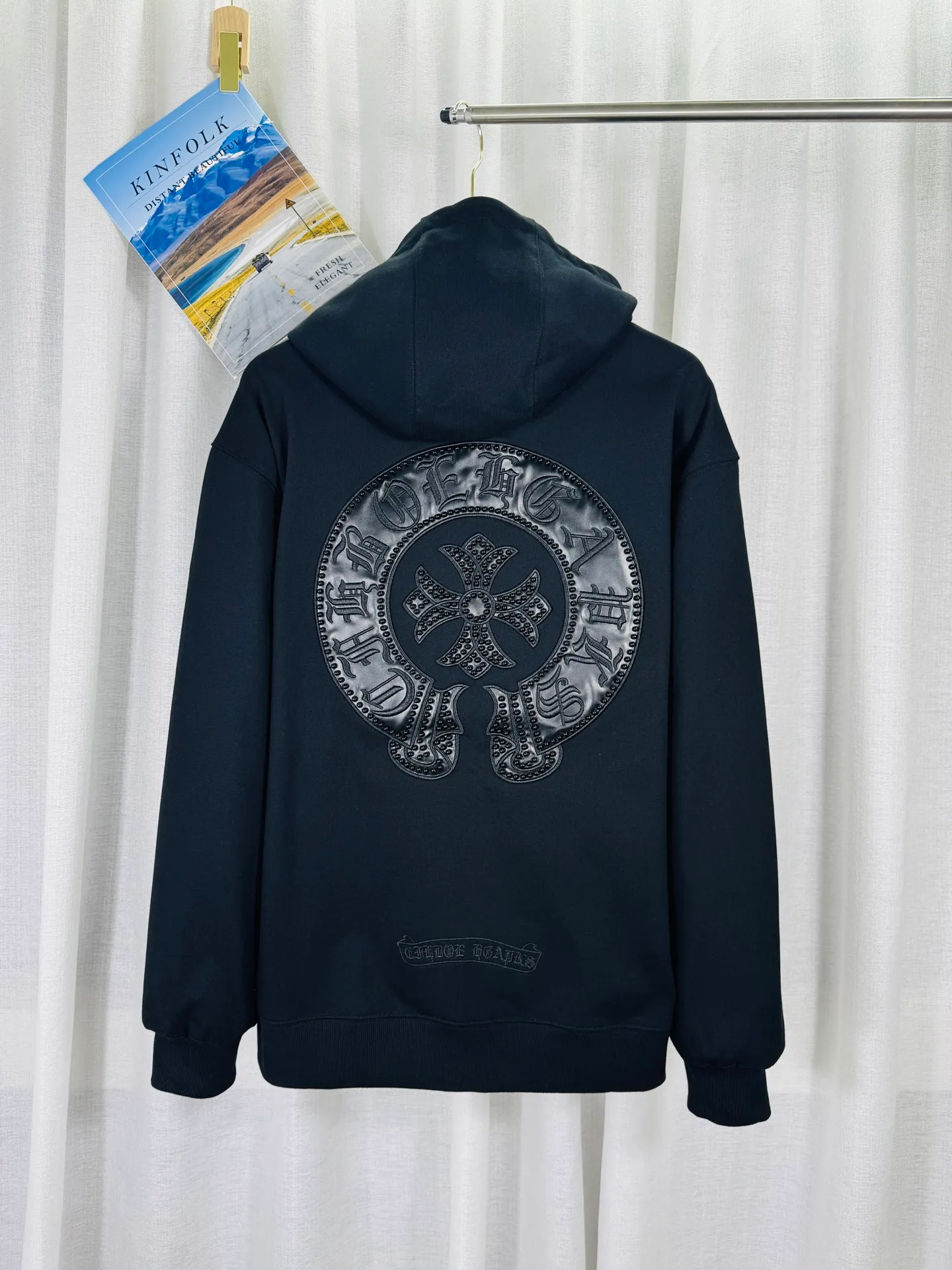 P350 top version, real shot without P, ​​different from market currency) 𝗖𝗵𝗿𝗼𝗺𝗲 𝗛𝗲𝗮𝗿𝘁𝘀/Cro Heart 2025 washed and burned flower patch embroidered autumn and winter new original single counter American hollow patch 3D couple casual cardigan sweatshirt 👑The highest version! Customized fabric 480g tripe terry fabric! American acid-washed and distressed original fabric, laser burning + leather embroidery, exquisite embroidery of letters! The best-selling model in the counter, very comfortable to wear. Accessories: original molded and authenticated collar label➕100% silk wash label. Genuine purchase-grade original hangtag➕matching hanging rope➕3D hanging beads➕original packaging bag. Craftsmanship: The original version has consistent wiring! The highest version of the armhole matching technique! Color: Black Apricot Size: S M L XL Style Number: 25-370